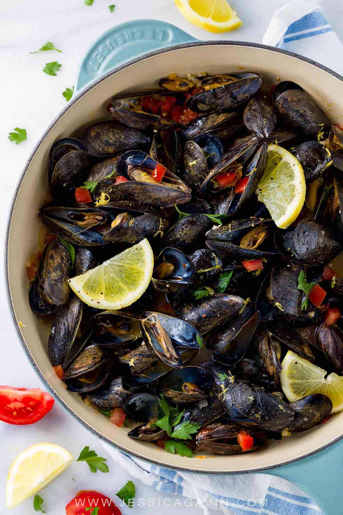 Steamed Mussels with White Wine and Garlic